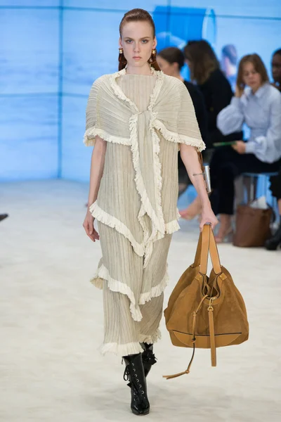 Look 3